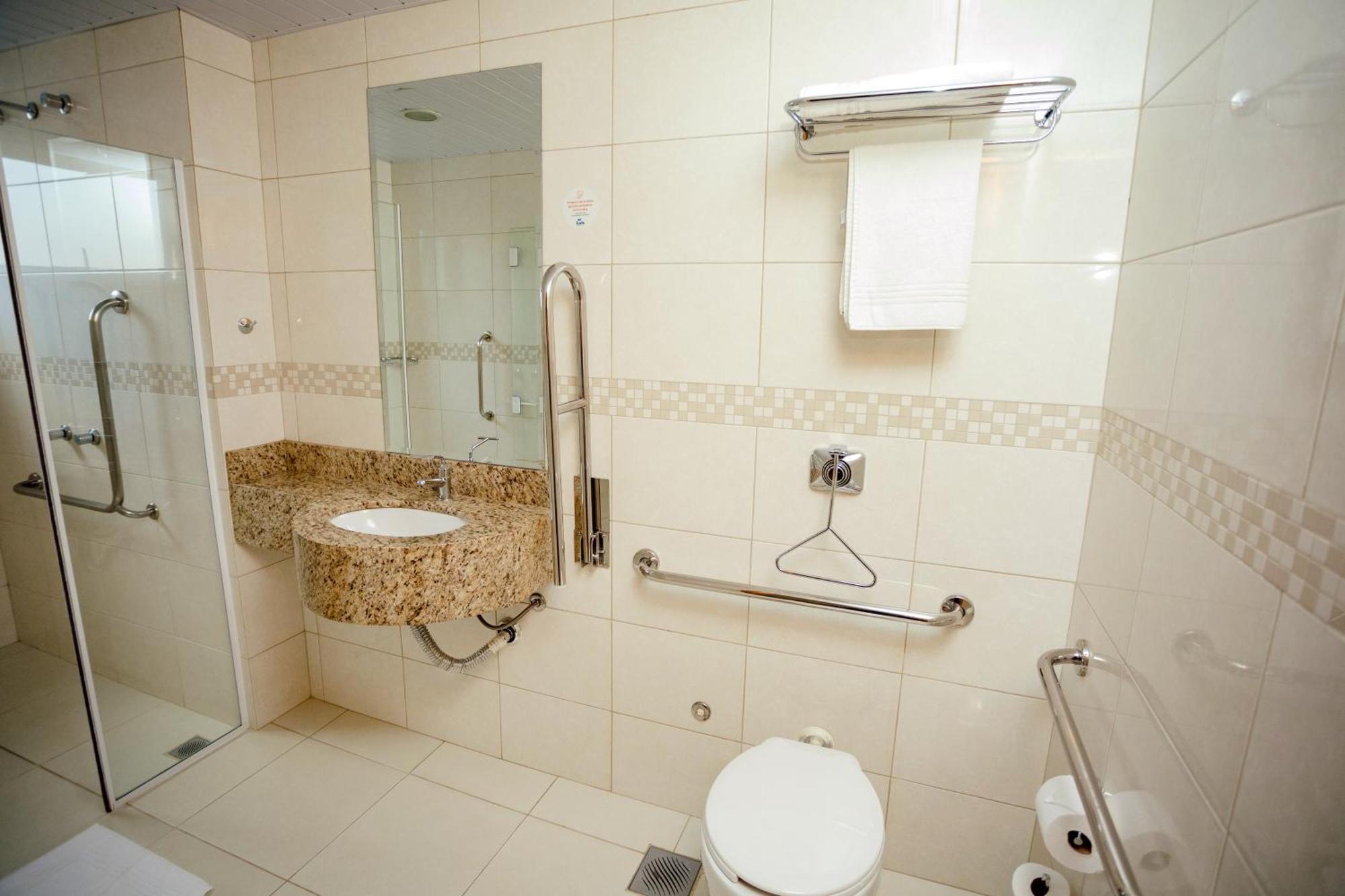 Luds Comfort Hotel Ponta Grossa  Bilik gambar